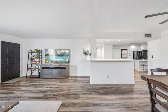 5977 E THOMAS Road, Scottsdale, AZ 85251