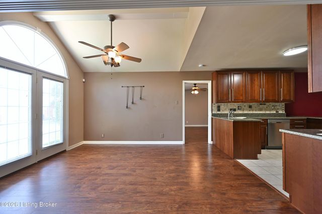 7804 Fern Gardens Way, Louisville, KY 40291