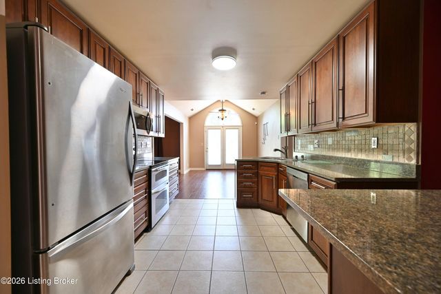7804 Fern Gardens Way, Louisville, KY 40291