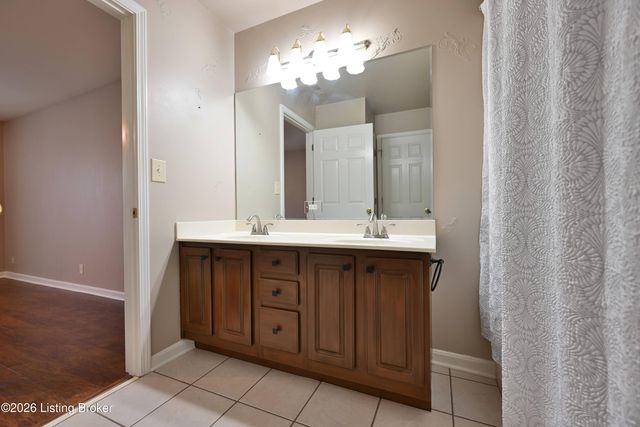 7804 Fern Gardens Way, Louisville, KY 40291