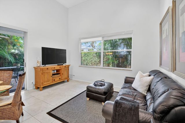 6657 NW 25th Way, Boca Raton, FL 33496