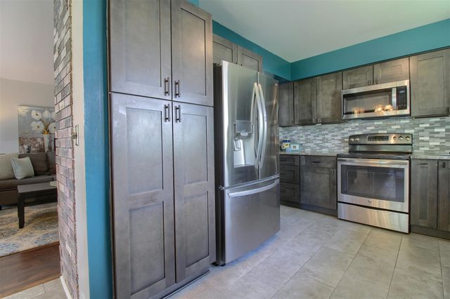 42608 Hanford Road, Canton, MI 48187