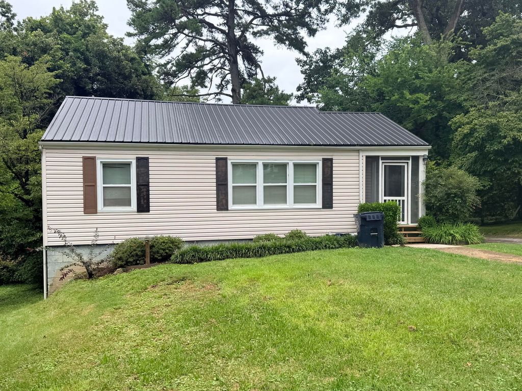 3703 Sullivan Avenue, Chattanooga, TN 37412