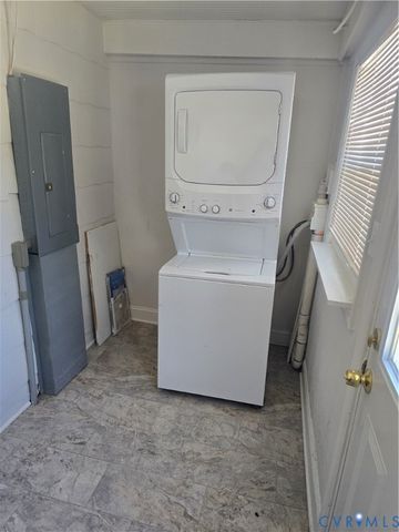 110 S Elm Ave, Highland Springs, VA 23075