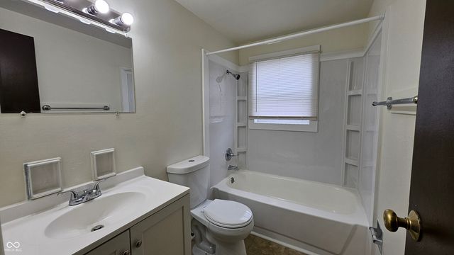8254 Meadowlark Drive, Indianapolis, IN 46226
