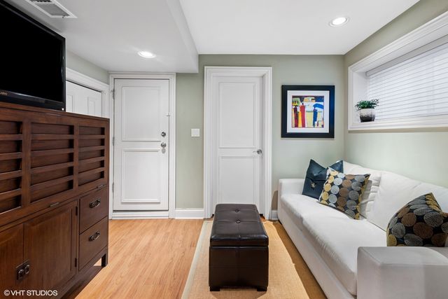 3034 N Greenview Avenue, Chicago, IL 60657