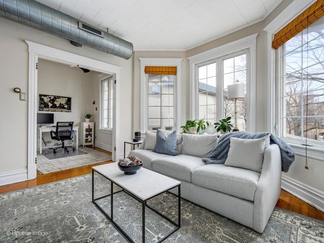 3034 N Greenview Avenue, Chicago, IL 60657