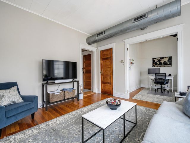 3034 N Greenview Avenue, Chicago, IL 60657