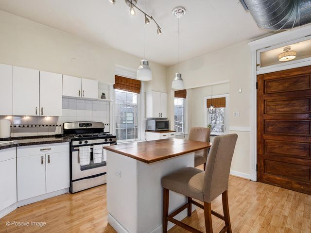 3034 N Greenview Avenue, Chicago, IL 60657