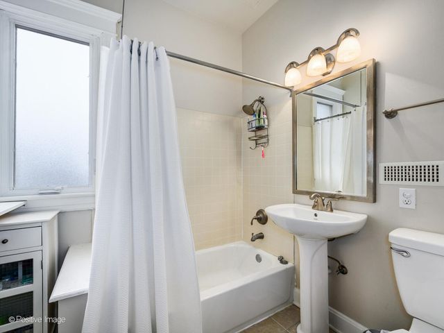 3034 N Greenview Avenue, Chicago, IL 60657