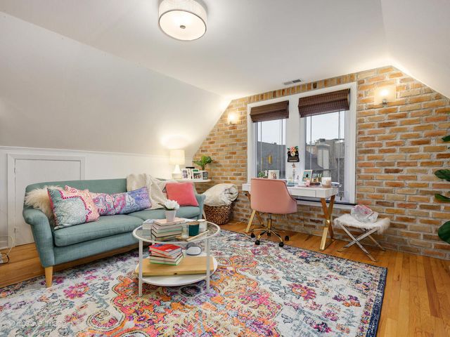 3034 N Greenview Avenue, Chicago, IL 60657