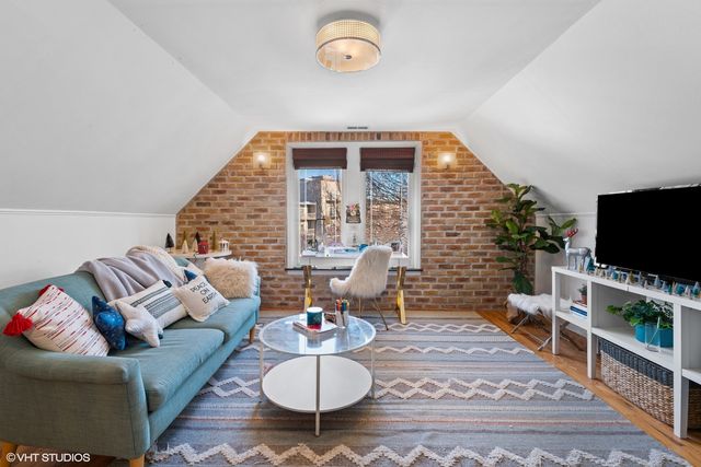 3034 N Greenview Avenue, Chicago, IL 60657