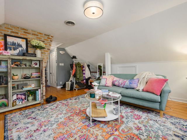 3034 N Greenview Avenue, Chicago, IL 60657