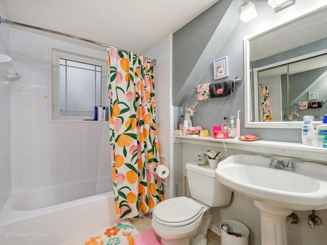 3034 N Greenview Avenue, Chicago, IL 60657