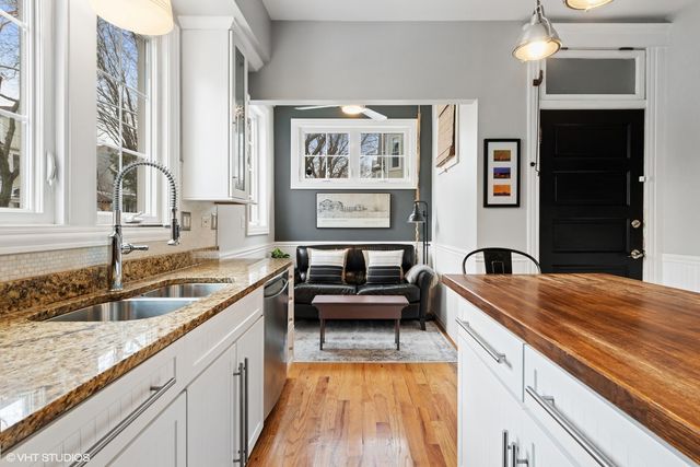 3034 N Greenview Avenue, Chicago, IL 60657