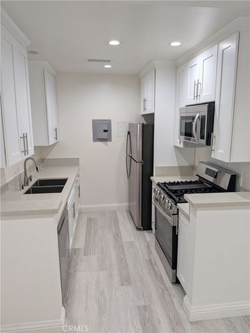 1019 6th Street 8, Santa Monica, CA 90403