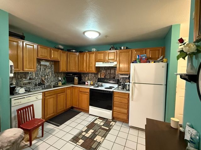 20 Heaths Ct 401, Lynn, MA 01905