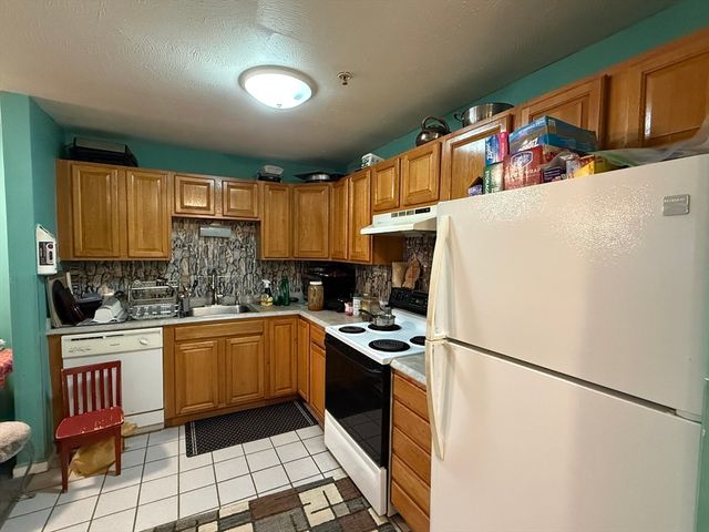 20 Heaths Ct 401, Lynn, MA 01905