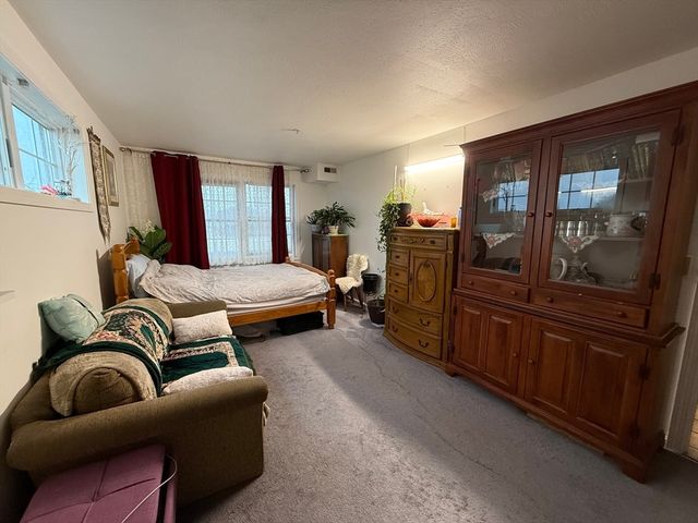 20 Heaths Ct 401, Lynn, MA 01905