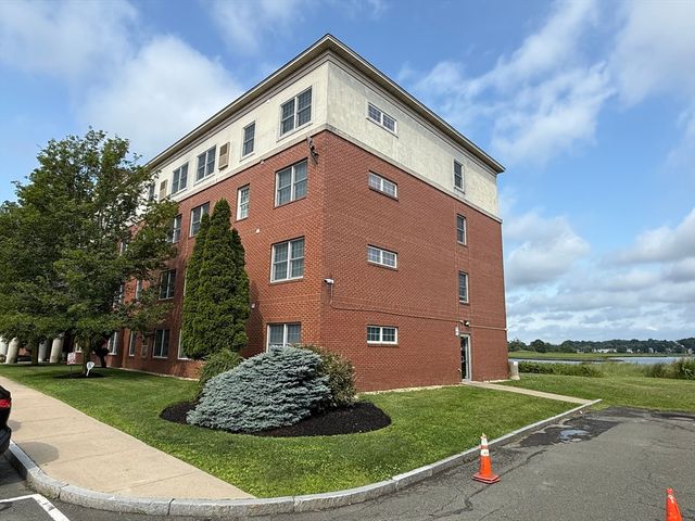 20 Heaths Ct 401, Lynn, MA 01905