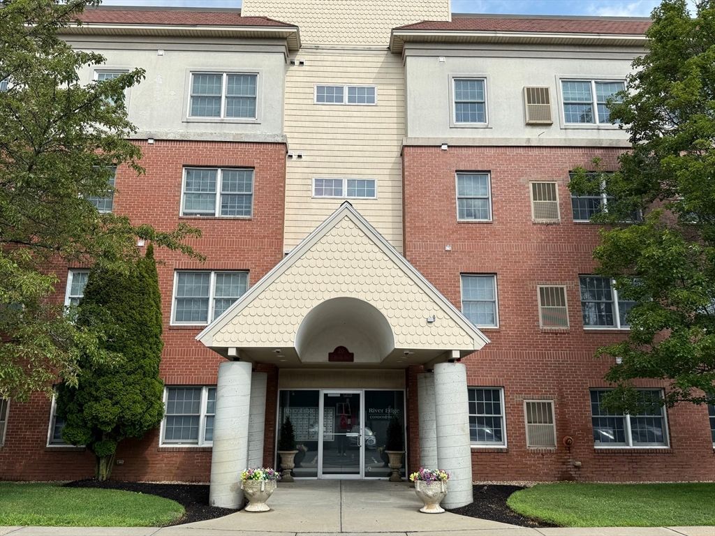 20 Heaths Ct 401, Lynn, MA 01905