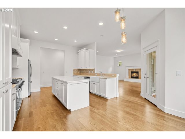 9935 Sw 52ND Ave, Portland, OR 97219