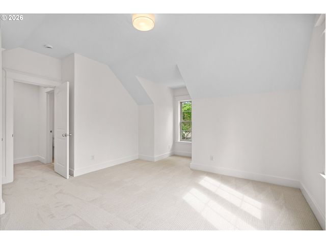 9935 Sw 52ND Ave, Portland, OR 97219