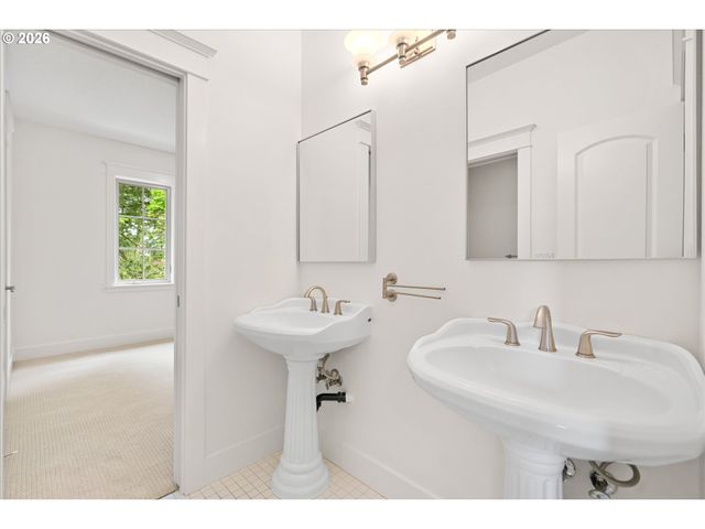 9935 Sw 52ND Ave, Portland, OR 97219