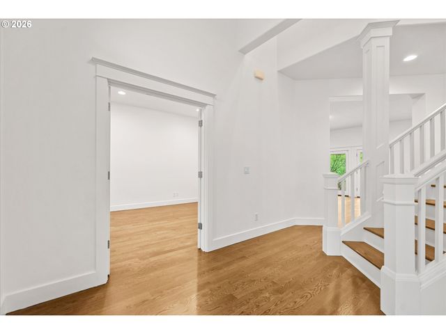 9935 Sw 52ND Ave, Portland, OR 97219