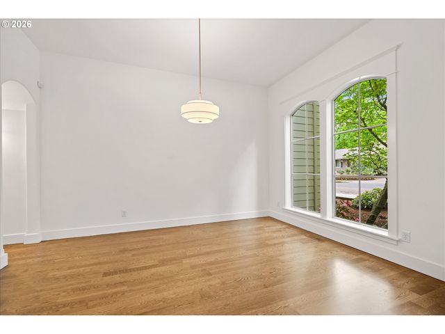 9935 Sw 52ND Ave, Portland, OR 97219