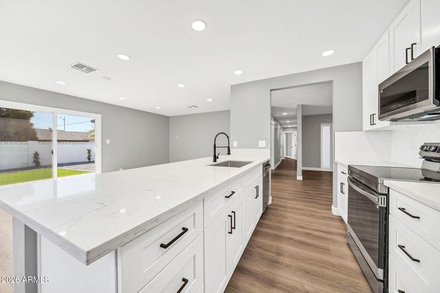 8219 E WHITTON Avenue, Scottsdale, AZ 85251