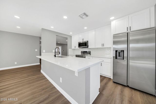 8219 E WHITTON Avenue, Scottsdale, AZ 85251