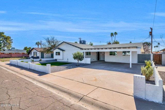 8219 E WHITTON Avenue, Scottsdale, AZ 85251