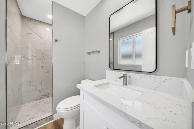 8219 E WHITTON Avenue, Scottsdale, AZ 85251