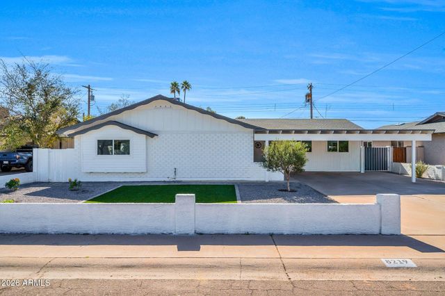 8219 E WHITTON Avenue, Scottsdale, AZ 85251