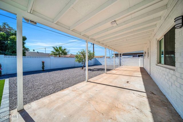 8219 E WHITTON Avenue, Scottsdale, AZ 85251