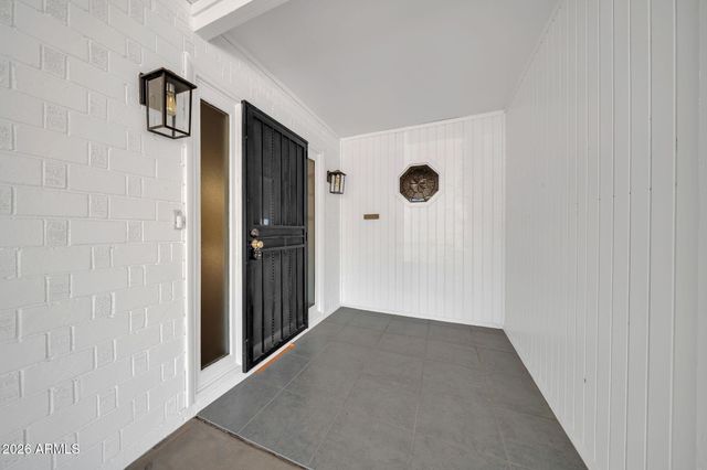 8219 E WHITTON Avenue, Scottsdale, AZ 85251