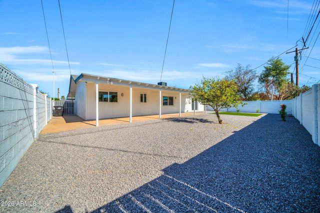 8219 E WHITTON Avenue, Scottsdale, AZ 85251