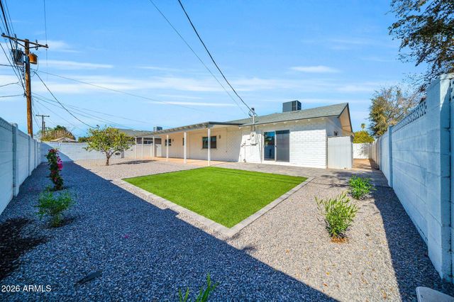 8219 E WHITTON Avenue, Scottsdale, AZ 85251