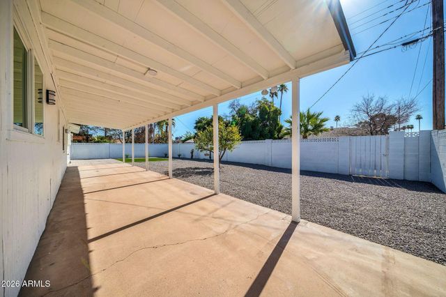 8219 E WHITTON Avenue, Scottsdale, AZ 85251