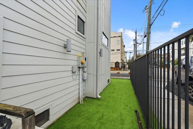 1514 Beall Street, Houston, TX 77008