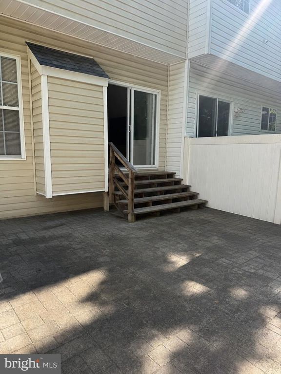 Image 9 of property listing at 15633 BIRMINGHAM CIR, Brandywine, MD 20613
