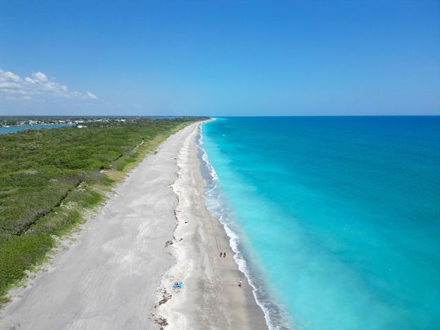 9025 SE Bridge Road A, Hobe Sound, FL 33455