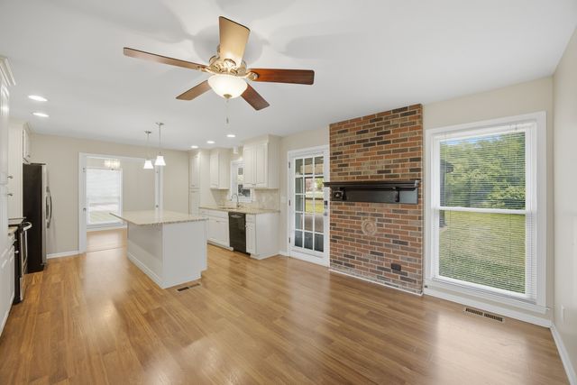 6716 Cool Springs Rd, Thompsons Station, TN 37179