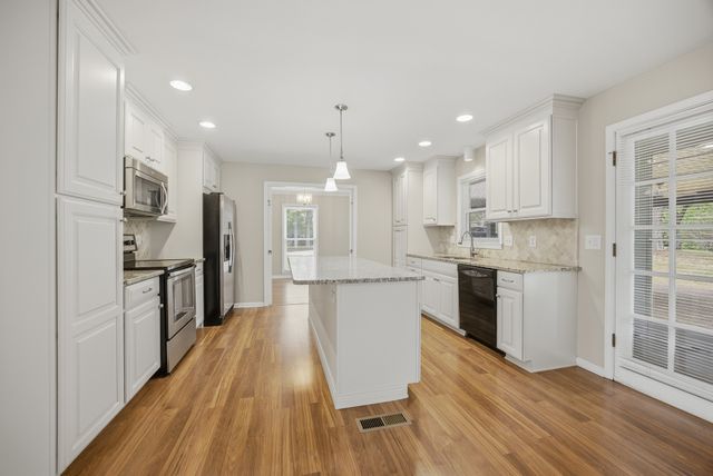 6716 Cool Springs Rd, Thompsons Station, TN 37179