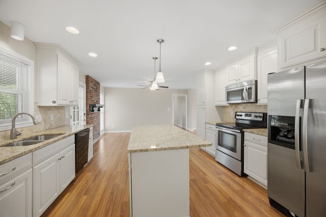 6716 Cool Springs Rd, Thompsons Station, TN 37179