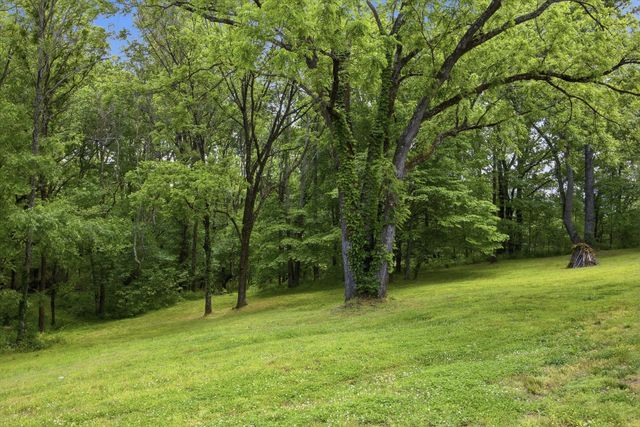 6716 Cool Springs Rd, Thompsons Station, TN 37179