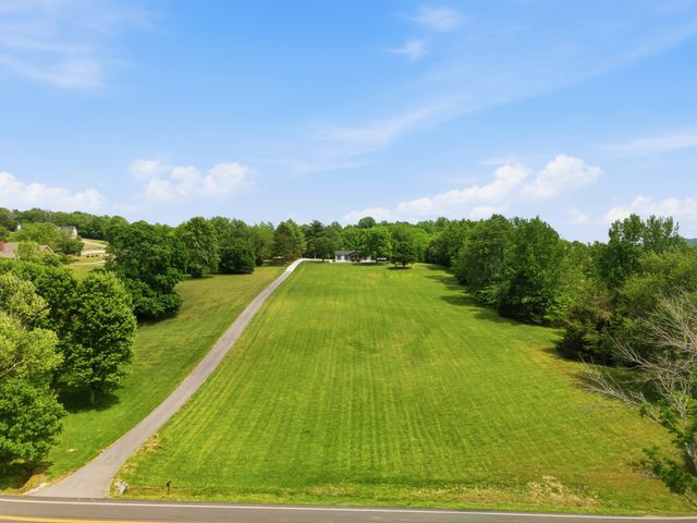 6716 Cool Springs Rd, Thompsons Station, TN 37179