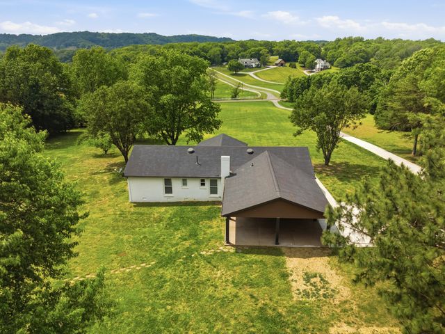 6716 Cool Springs Rd, Thompsons Station, TN 37179