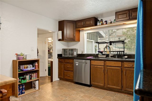 2667 Hunsaker, Running Springs, CA 92382